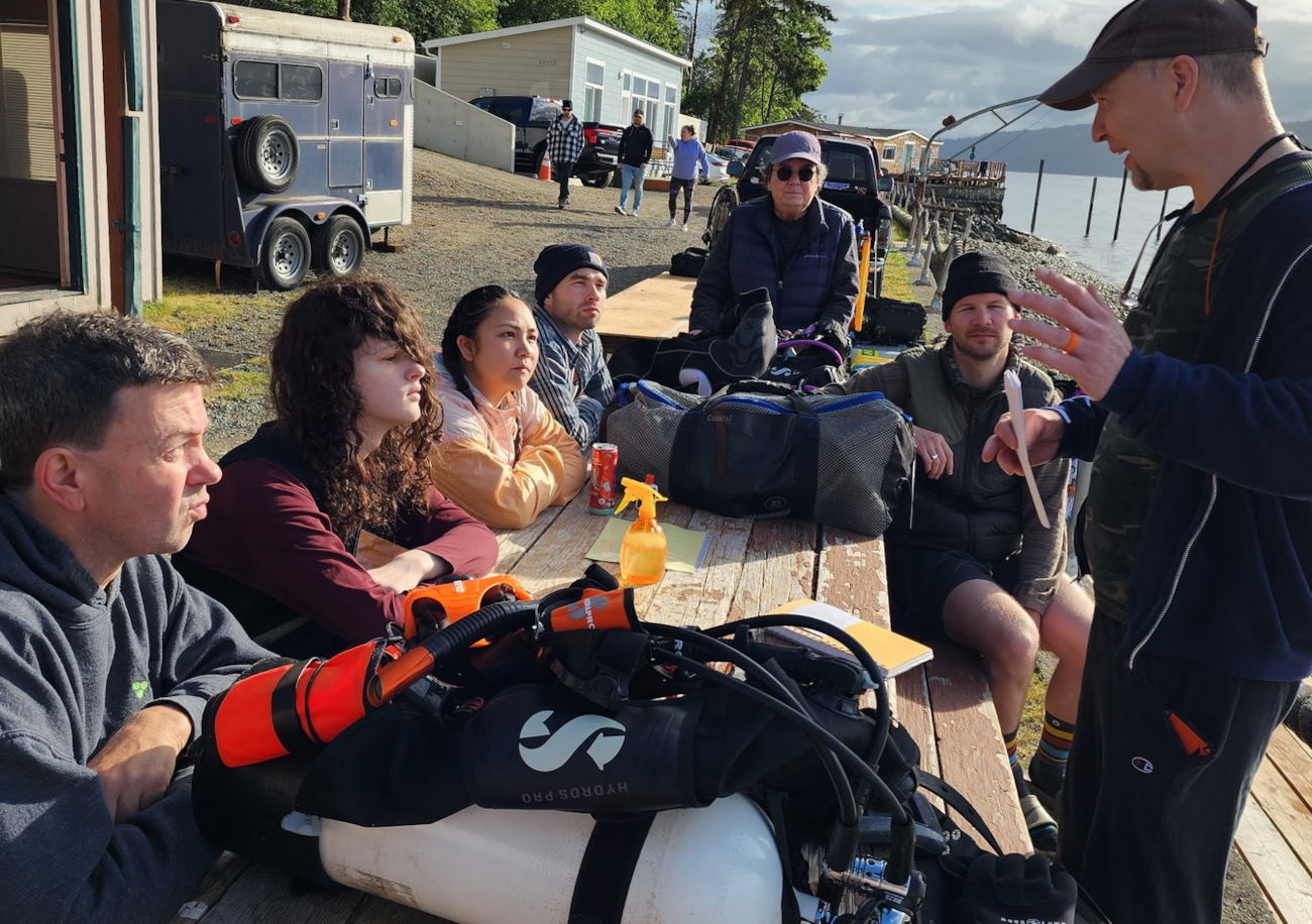 diveplan Scuba divers planning their next dive
